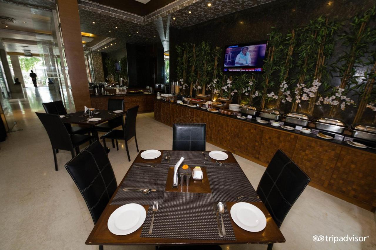 Udman Hotel Panchshila Park New Delhi Exterior photo
