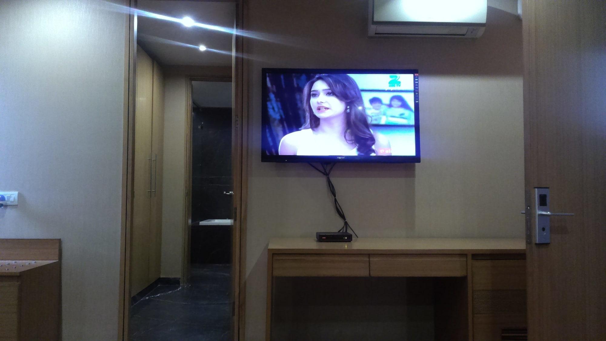 Udman Hotel Panchshila Park New Delhi Exterior photo