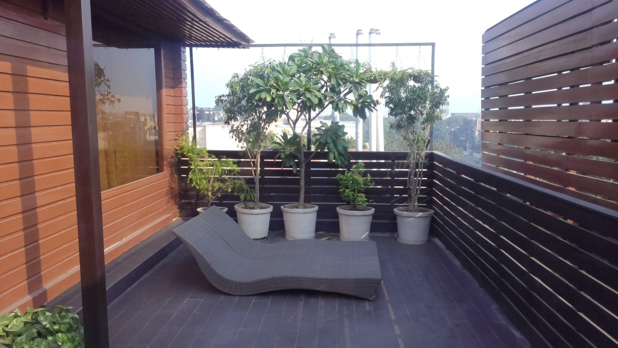 Udman Hotel Panchshila Park New Delhi Exterior photo