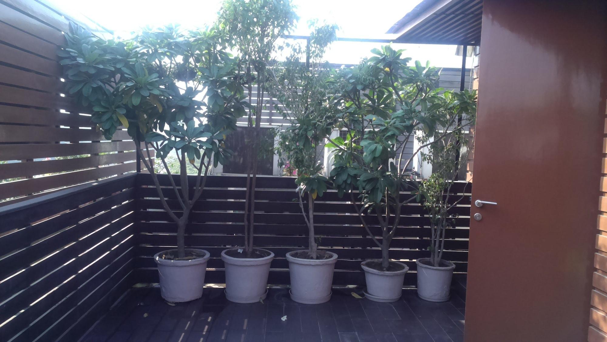 Udman Hotel Panchshila Park New Delhi Exterior photo