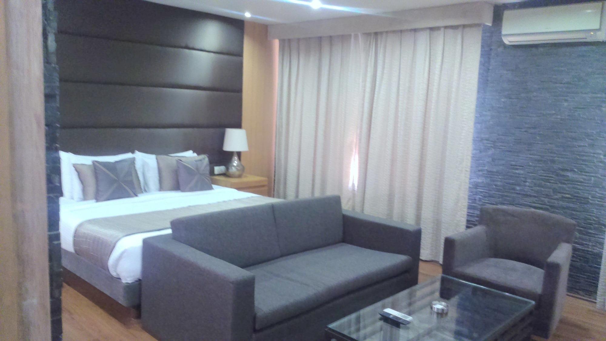 Udman Hotel Panchshila Park New Delhi Exterior photo
